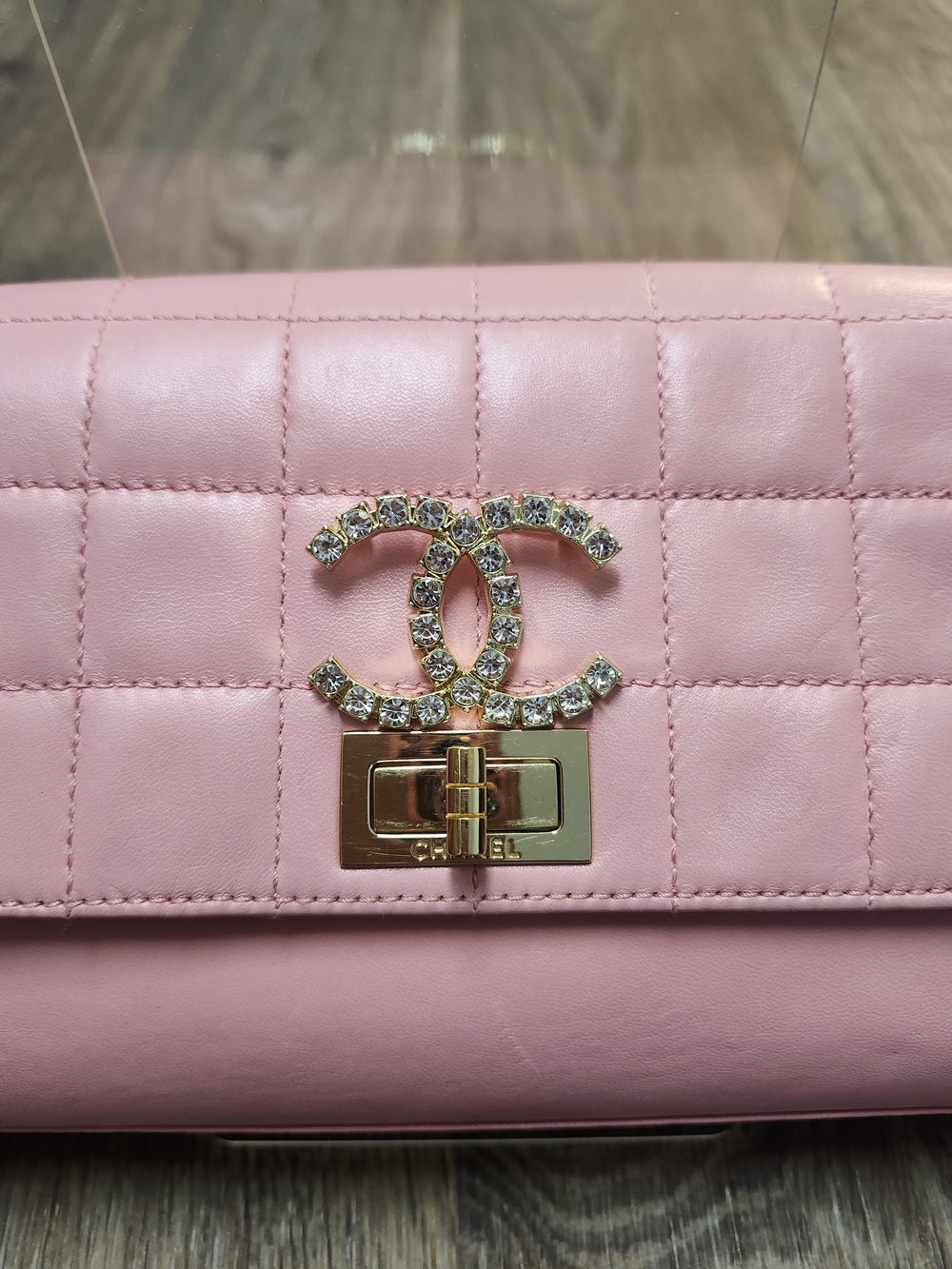 Chanel CC Crystal Brooch | Estate Find | Gold Tone | Made in Italy - Picture 2 of 6